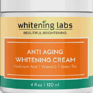 /img/25887-face-cream-application.webp