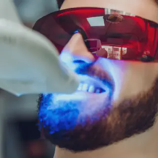 /img/25915-teeth-whitening-maintenance.webp