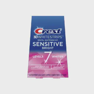 /img/25931-crest-whitening-strips-smile.webp