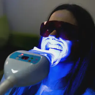 /img/26053-laser-teeth-whitening-dangers-healthy-smile.webp