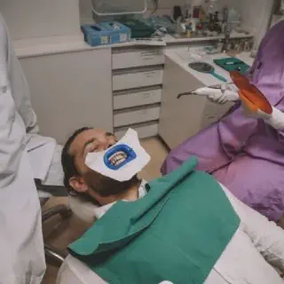 /img/26085-teeth-whitening-aftercare.webp