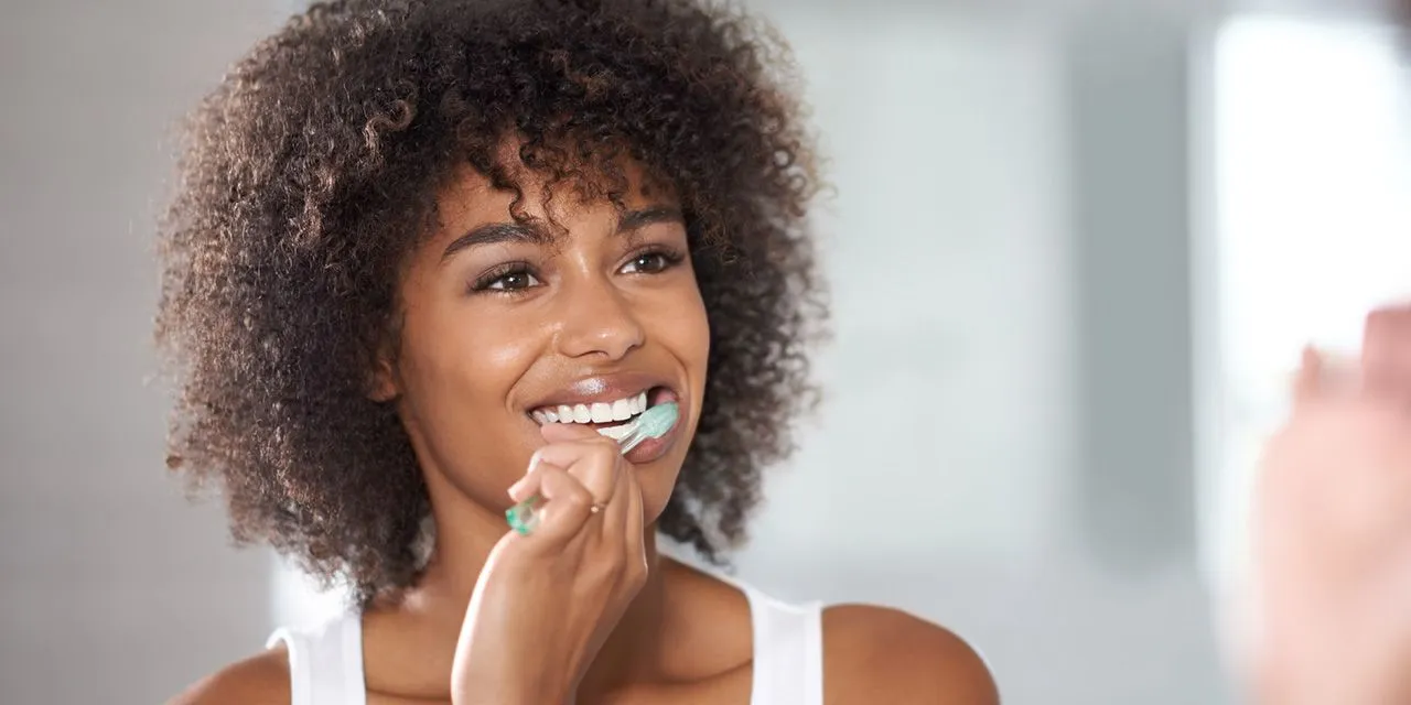 /img/26094-strengthen-tooth-enamel.webp