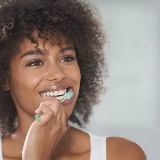 /img/26094-strengthen-tooth-enamel.webp