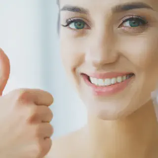 /img/26112-smiling-with-white-teeth.webp