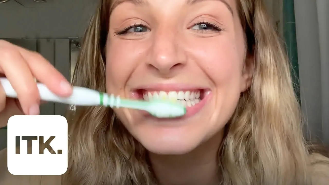 /img/26154-diy-whitening-strips-smiling.webp