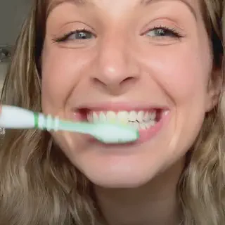 /img/26154-diy-whitening-strips-smiling.webp