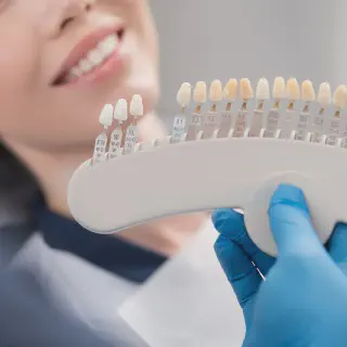 /img/26159-teeth-whitening-confident-smile.webp
