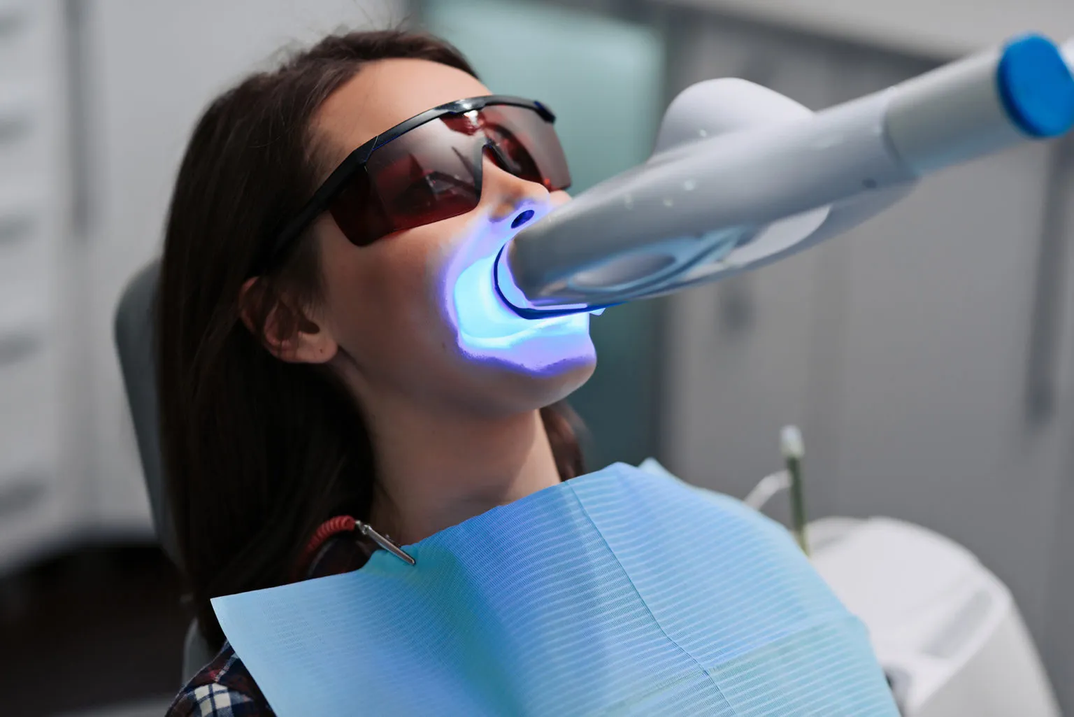 26205 applying whitening gel